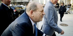 Ο Χάρβεϊ Γουάινστιν προσέρχεται στο δικαστήριο στη Νέα Υόρκη