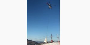 Μεταφέρουν χιόνι με ελικόπτερα σε χιονοδρομικό κέντρο της Γαλλίας