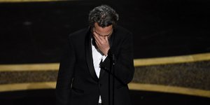 Συγκινημένος ο Joaquin Phoenix στην ομιλία του στα Όσκαρ
