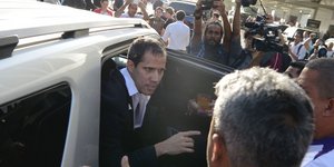 Ο ηγέτης της αντιπολίτευσης στη Βενεζουέλα, Χουάν Γκουαϊδό φτάνει στο Καράκας