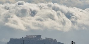 Καιρός / εικόνα από σύννεφα στην Ακρόπολη