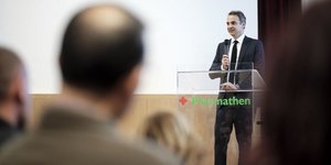 Ο Κυριάκος Μητσοτάκης στην ομιλία του στην Pharmathen