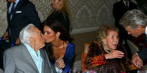 Κερκ Ντάγκλας Κάθριν Ζέτα Τζόουνς, φιλί στο στόμα