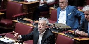 Ο Σταύρος Κοντονής στη Βουλή