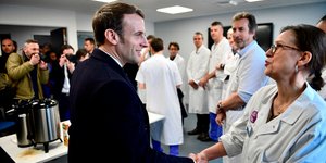 Ο Εμανουέλ Μακρόν επισκέφθηκε νοσοκομείο του Παρισιού