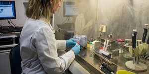 Το iefimerida.gr στο εργαστήριο του ελληνικού Ινστιτούτου Παστέρ