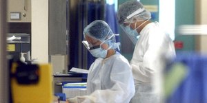 γιατροί σε νοσοκομείο