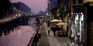 Μιλάνο απόγευμα άδεια καφέ κορονοϊός