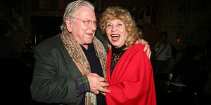 Ο Κώστας Βουτσάς αγκαλιά με τη Δέσποινα Στυλιανοπούλου