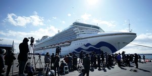 Δημοσιογράφοι έξω από το Diamond Princess