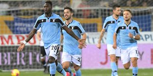 Οι ποδοσφαιριστές της Λάτσιο πανηγυρίζουν