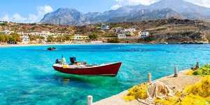 Εικόνα βάρκας στο λιμανάκι της Καρπάθου