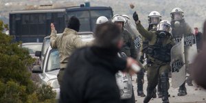 Eρευνα για τα γεγονότα σε Χίο και Λέσβο διέταξε το αρχηγείο της ΕΛΑΣ