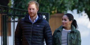 Μέγκαν Μαρκλ και πρίγκιπας Χάρι πιασμένοι χέρι χέρι