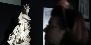 Η Υπουργός Πολιτισμού Λίνα Μενδώνη, στην έκθεση «Δι’αυτά πολεμήσαμεν… αρχαιότητες και Ελληνική Επανάσταση»