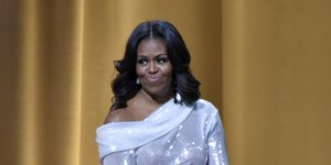 Η ΜΙσέλ Ομπάμα με λευκό παντελόνι