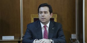 Ο Μηταράκης για κλειστά Κέντρα προσφύγων μεταναστών