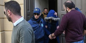 Η νεαρή που εγκατέλειψε το μωρό της σε παραλία στην Πάτρα