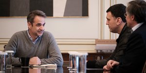 Μητσοτάκης, Κικίλιας, Τσιόδρας στο Μαξίμου