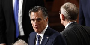 Ο Μιτ Ρόμνεϊ ψήφισε υπέρ της ενοχής Τραμπ στη Γερουσία
