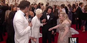 Η αμήχανη στιγμή της Ρέμπελ Γουίλσον με την μητέρα του Κιάνου Ριβς