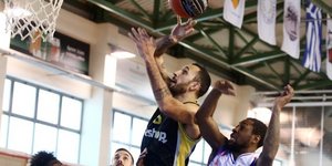 Φάση από το ματς Πανιωνίου-ΑΕΚ