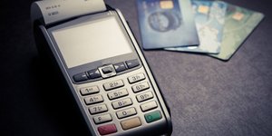 Μηχάνημα POS και κάρτες