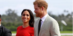 Πρίγκιπας Χάρι και Μέγκαν Μαρκλ με κόκκινο φόρεμα