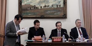 Το προεδρείο της προανακριτικής επιτροπής της Βουλής για την Novartis