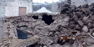 Πέτρινο σπίτι κατέρρευσε από τον σεισμό 5,7 Ρίχτερ στην Τουρκία