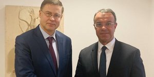 Ο Χρήστος Σταϊκούρας με τον Βλάντις Ντομπρόβσκις