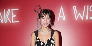 Η Τζωρτζίνα Λιώση με φόρεμα και μποτάκια