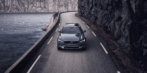 Η Volvo παρουσιάζει τα ανανεωμένα S90 και V90
