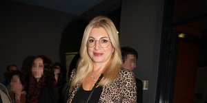 Η Χριστίνα Πολίτη με λεοπάρ σακάκι