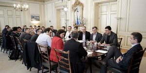 Η κυβερνητική σύσκεψη στο Μαξίμου για τον κορωνοϊό