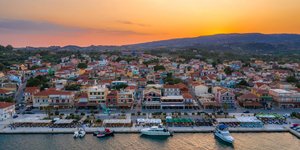 Εικόνα από ψηλά κατά το ηλιοβασίλεμα στην Κεφαλλονιά
