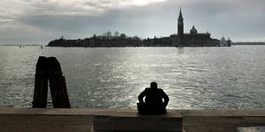 Tα νερά στη Βενετία και τη λιμνοθάλασσα φαίνονται καθαρότερα το τελευταίο διάστημα
