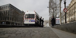 Σε καραντίνα ολόκληρη η Γαλλία μπροστά στην πανδημία του κορωνοϊού