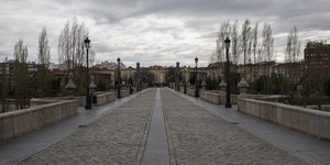 Άδειοι δρόμοι στην Ισπανία μετά την επιβολή καθολικής απαγόρευσης κυκλοφορίας λόγω κορωνοϊού