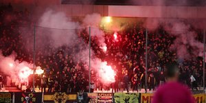 Φίλαθλοι της ΑΕΚ στην εξέδρα του ΟΑΚΑ