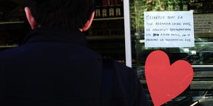 Με μέτρα προστασίας συνεχίζεται η καθημερινότητα