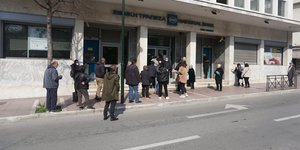 απαγόρευση κυκλοφορίας ουρά τράπεζα λάρισα