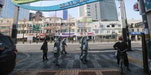 Απολύμανση σε δρόμο στη Νότια Κορέα