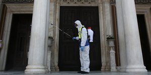 Απολύμανση σε χώρο εκκλησίας