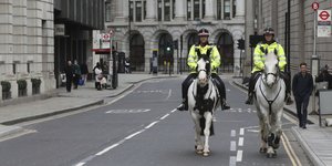 Αστυνομικοί στο Λονδίνο με άλογα