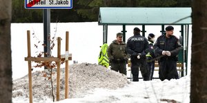 Αστυνομικοί στο χιονισμένο Τιρόλο