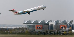 Αεροπλάνο της Austrian Airlines απογειώνεται