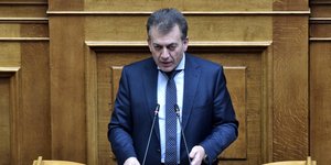 Ο Γιάννης Βρούτσης στη Βουλή