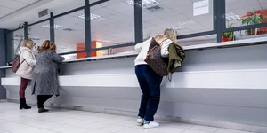 Κόσμος στα ταμεία εφορίας
