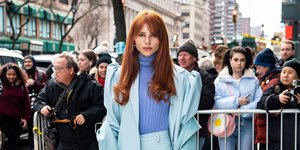 H Εβελυν Καζαντόζγλου με κοστούμι στη Νέα Υόρκη